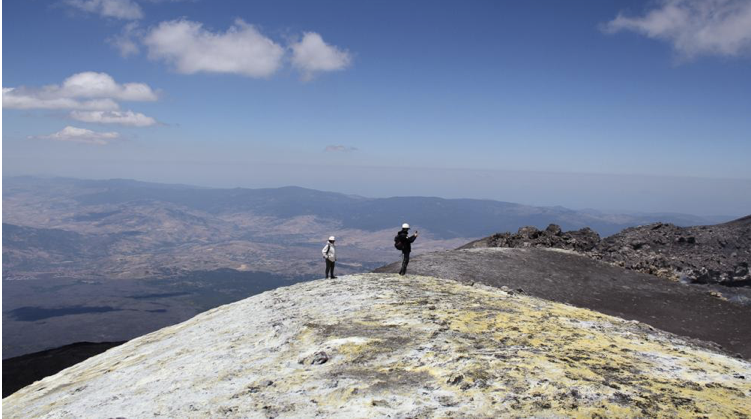 ETNA TOP – TREKKING AI CRATERI SOMMITALI